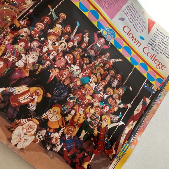 Ringling brothers Barnum, and Bailey Circus souvenir program - Picture 12 of 12